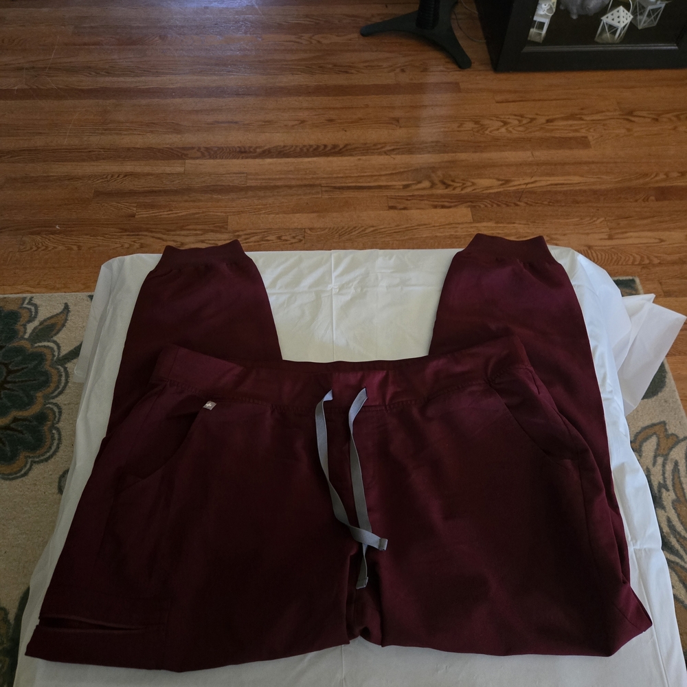 Figs Women's Maroon Scrub Joggers